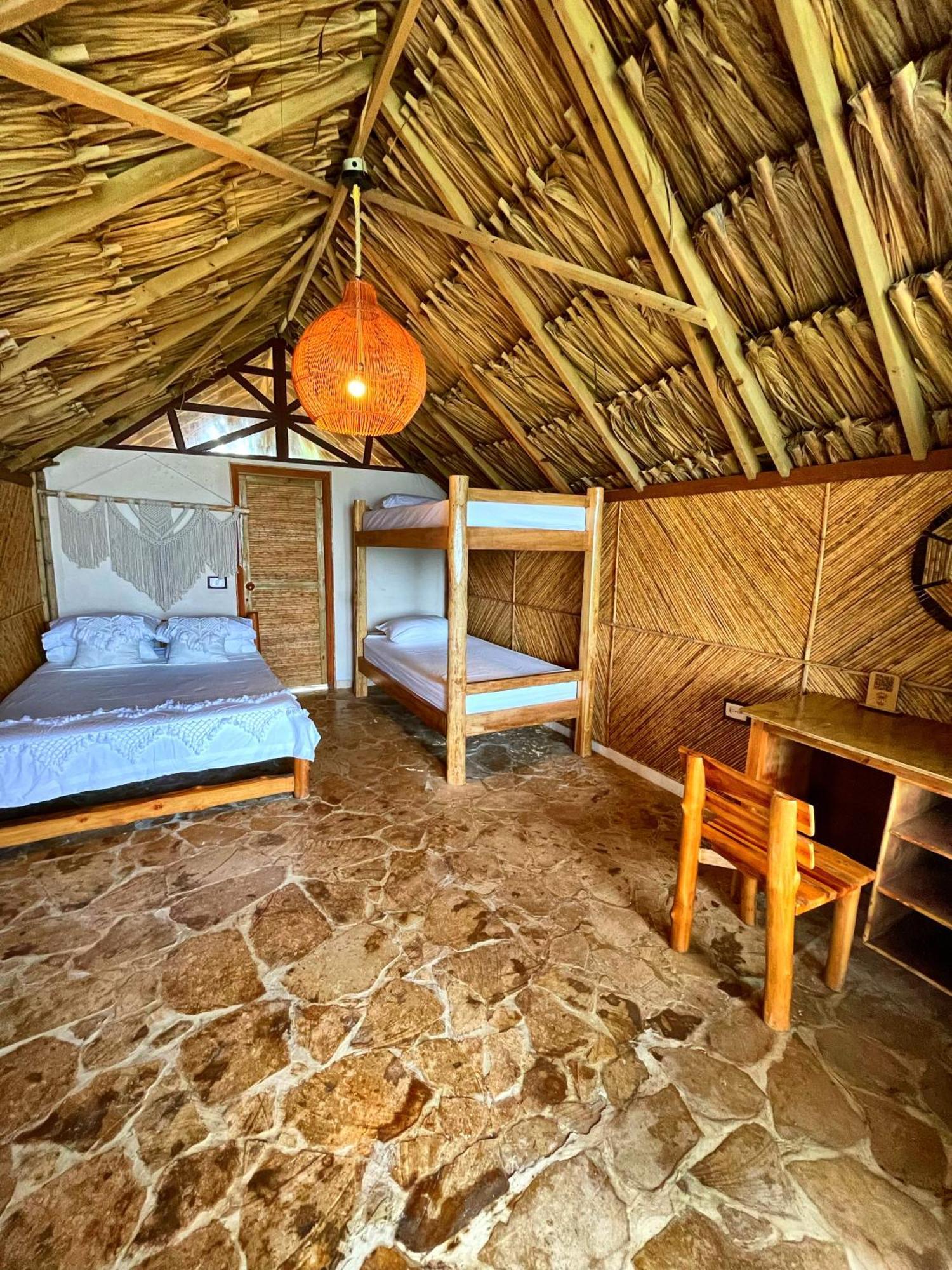 Hotel Остров Мукура Екстериор снимка