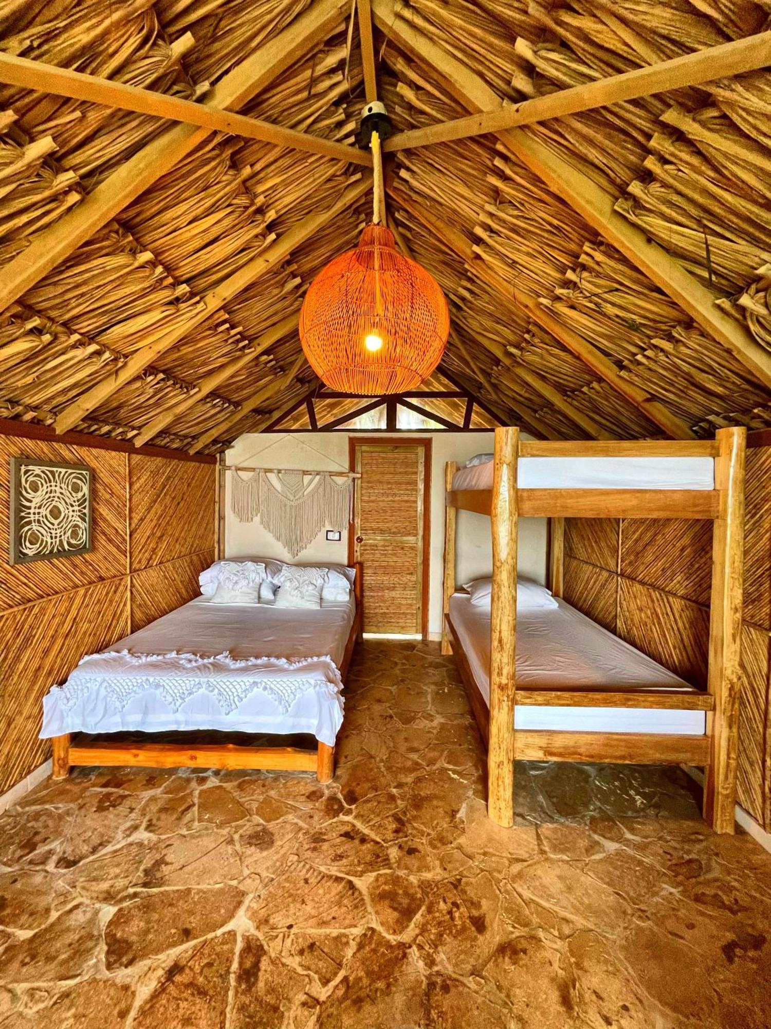 Hotel Остров Мукура Екстериор снимка
